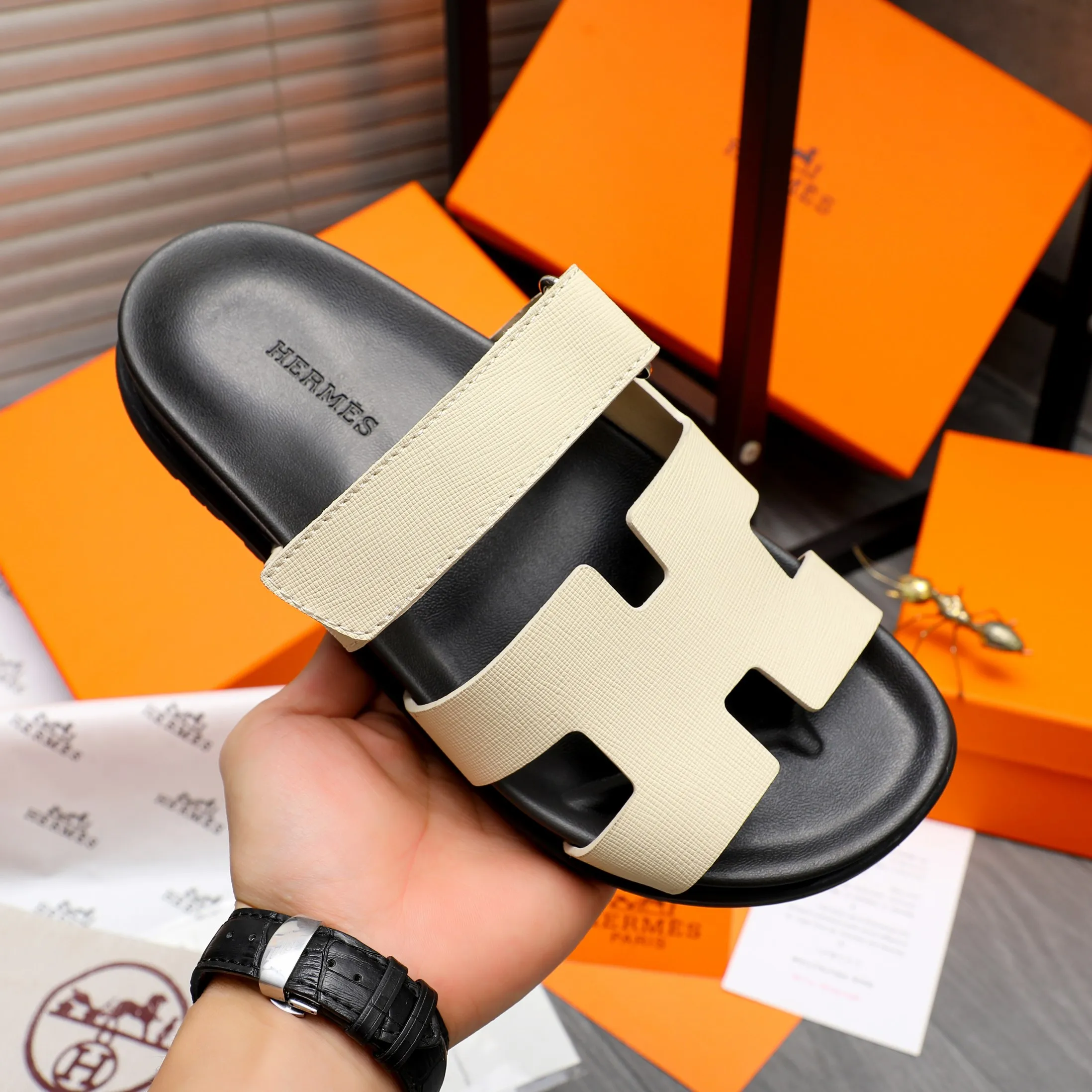 Men's shoes 💰340 Product trademark: Hermes "Hermes" Couple's slippers Regular size: 36-46 Product material: Selected vertical grain cowhide upper, microfiber lining, original outsole